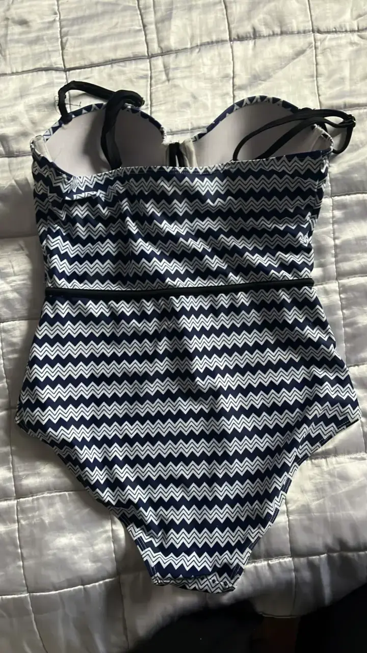 Traje de baño entero con diseño zigzag - 2