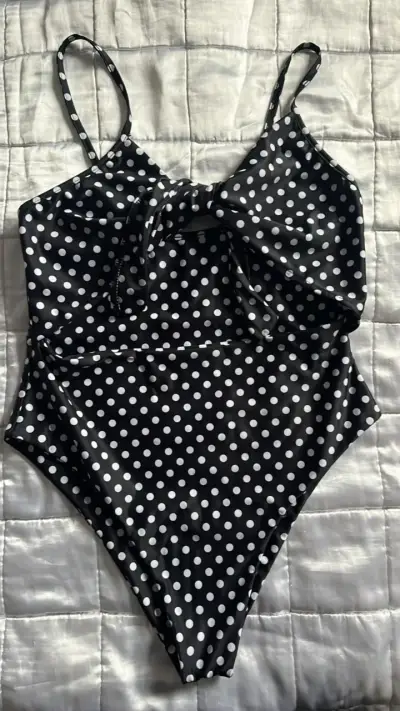 Traje de baño entero negro con lunares blancos - miniatura 1