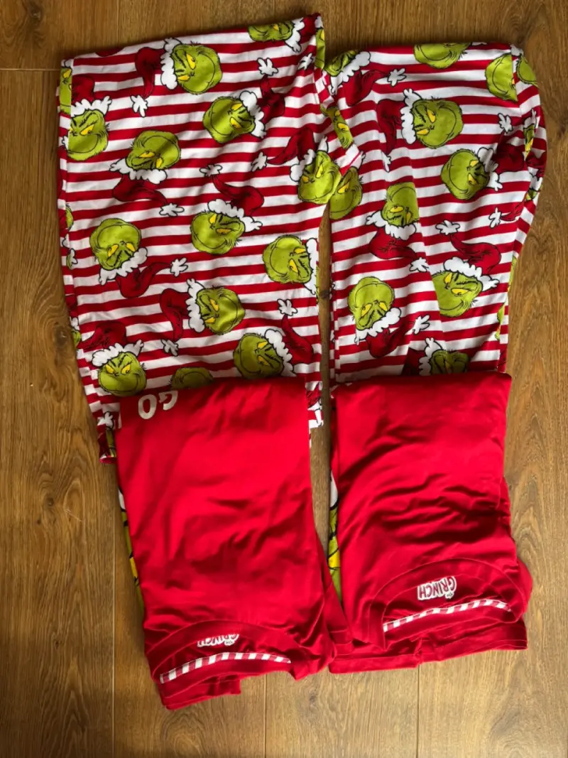 Pijama navideño rojo con diseño del Grinch talla S - 3