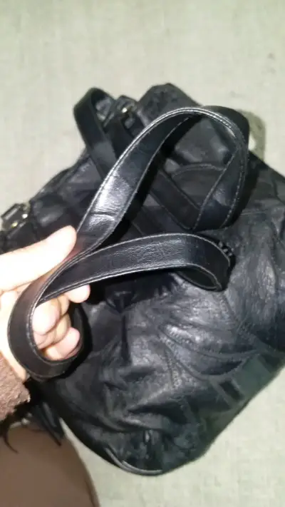 Bolso de cuero negro con asas largas - miniatura 3