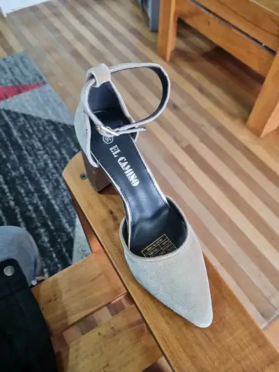 Zapatos de tacón beige El Camino con correa - miniatura 1