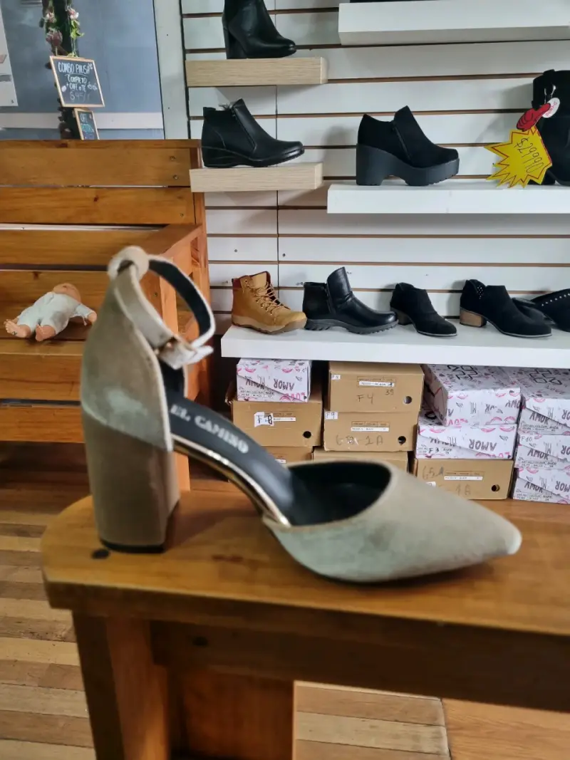 Zapatos de tacón beige El Camino con correa - 2
