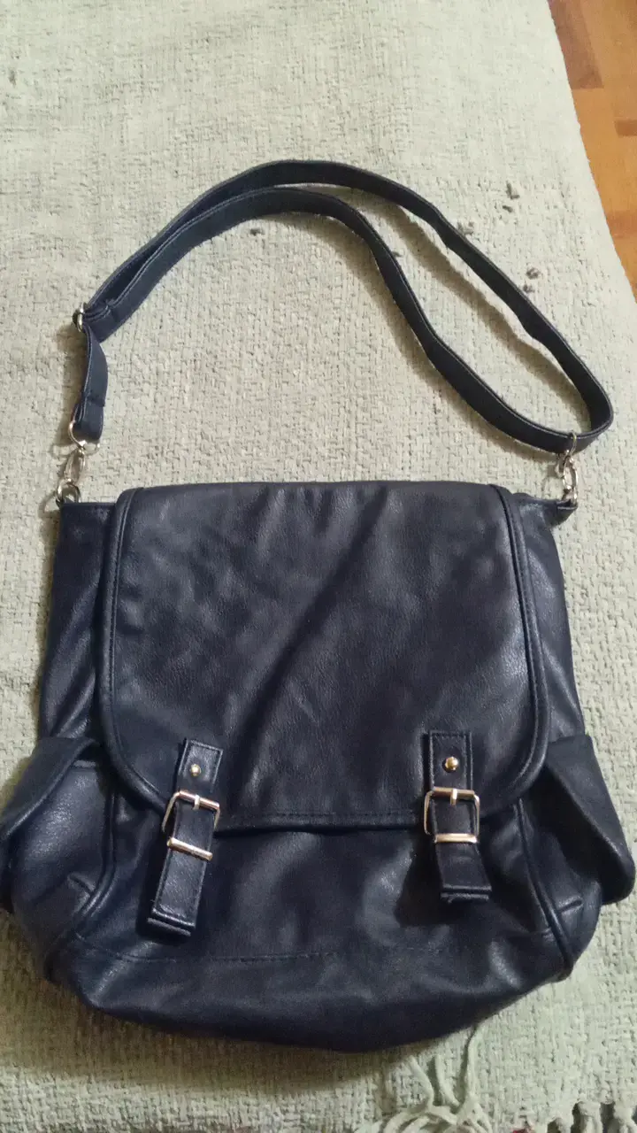 Bolso bandolera azul de cuero sintético