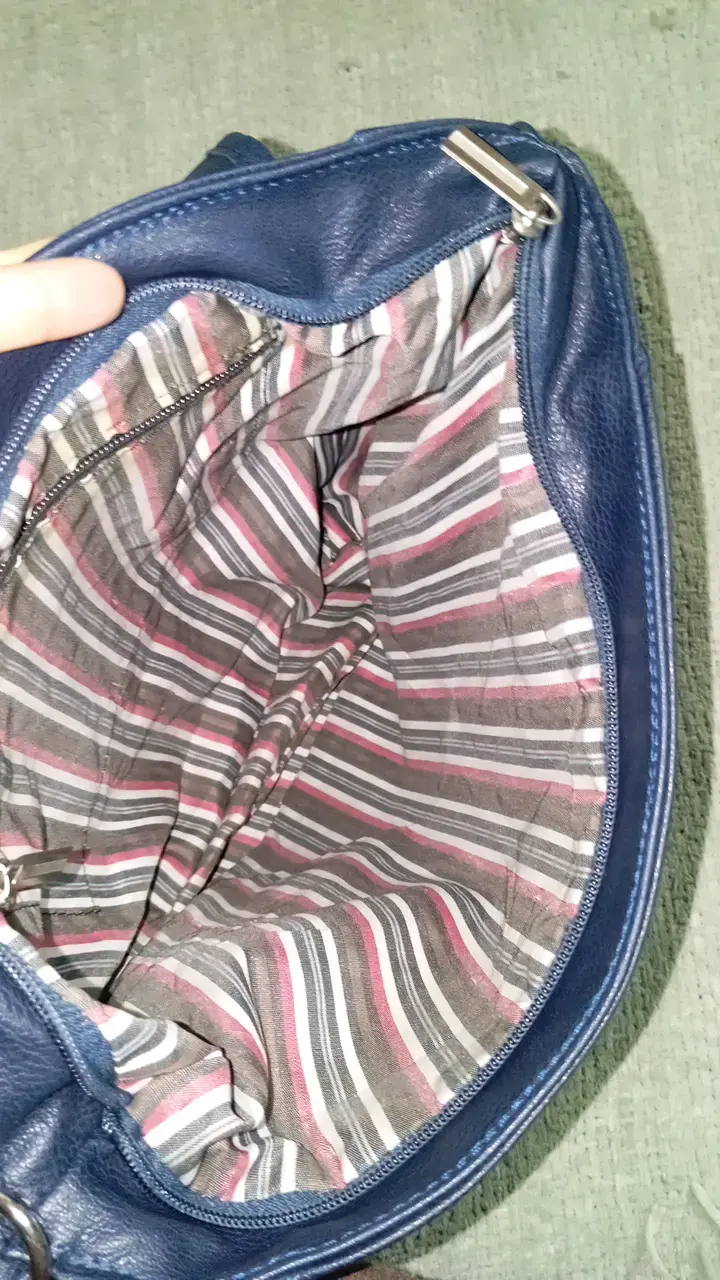 Bolso bandolera azul de cuero sintético - 2