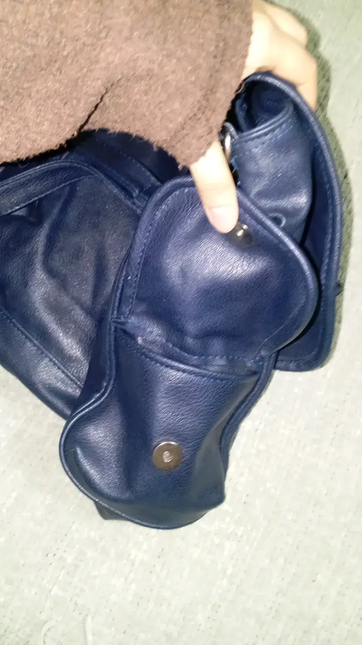 Bolso bandolera azul de cuero sintético - 4