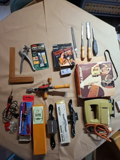 Set de herramientas manuales y eléctricas variadas - miniatura 1