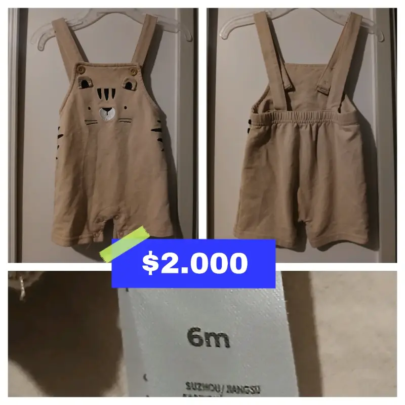 Enterito de bebé beige con diseño de tigre