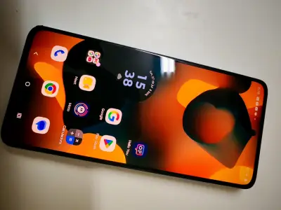 Smartphone Motorola Moto G84 5G 256GB usado - miniatura 2
