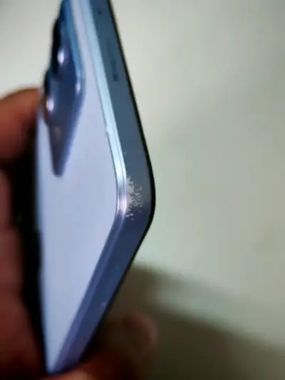 Smartphone Motorola Moto G84 5G 256GB usado - miniatura 3