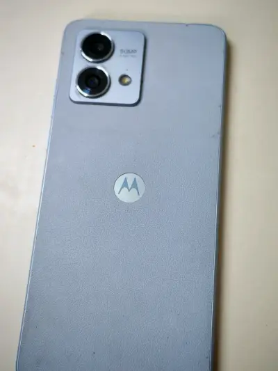 Smartphone Motorola Moto G84 5G 256GB usado - miniatura 4