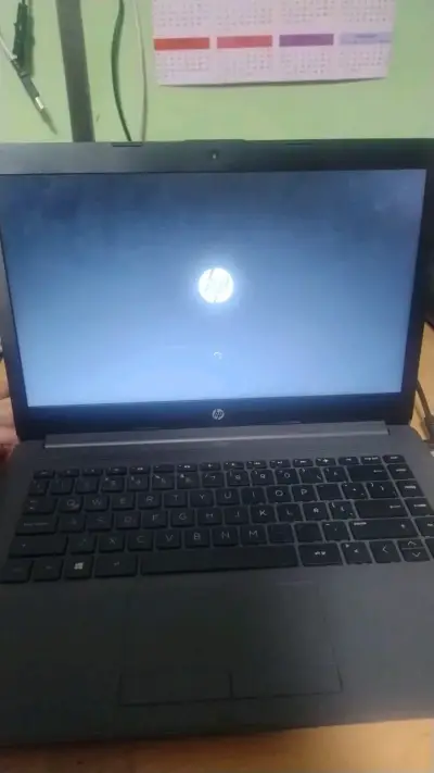 Notebook HP con pantalla de 14 pulgadas - miniatura 2