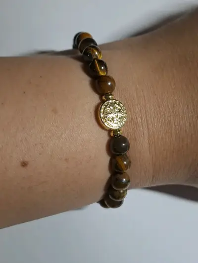 Pulsera de piedras ojo de tigre con dije dorado - miniatura 1