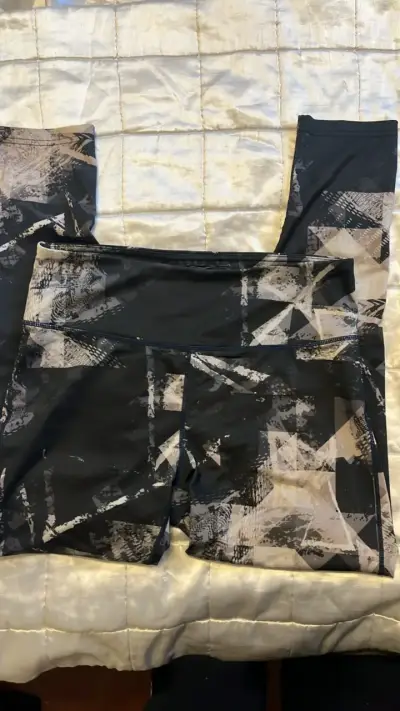 Leggings deportivos estampados en tonos oscuros - miniatura 1
