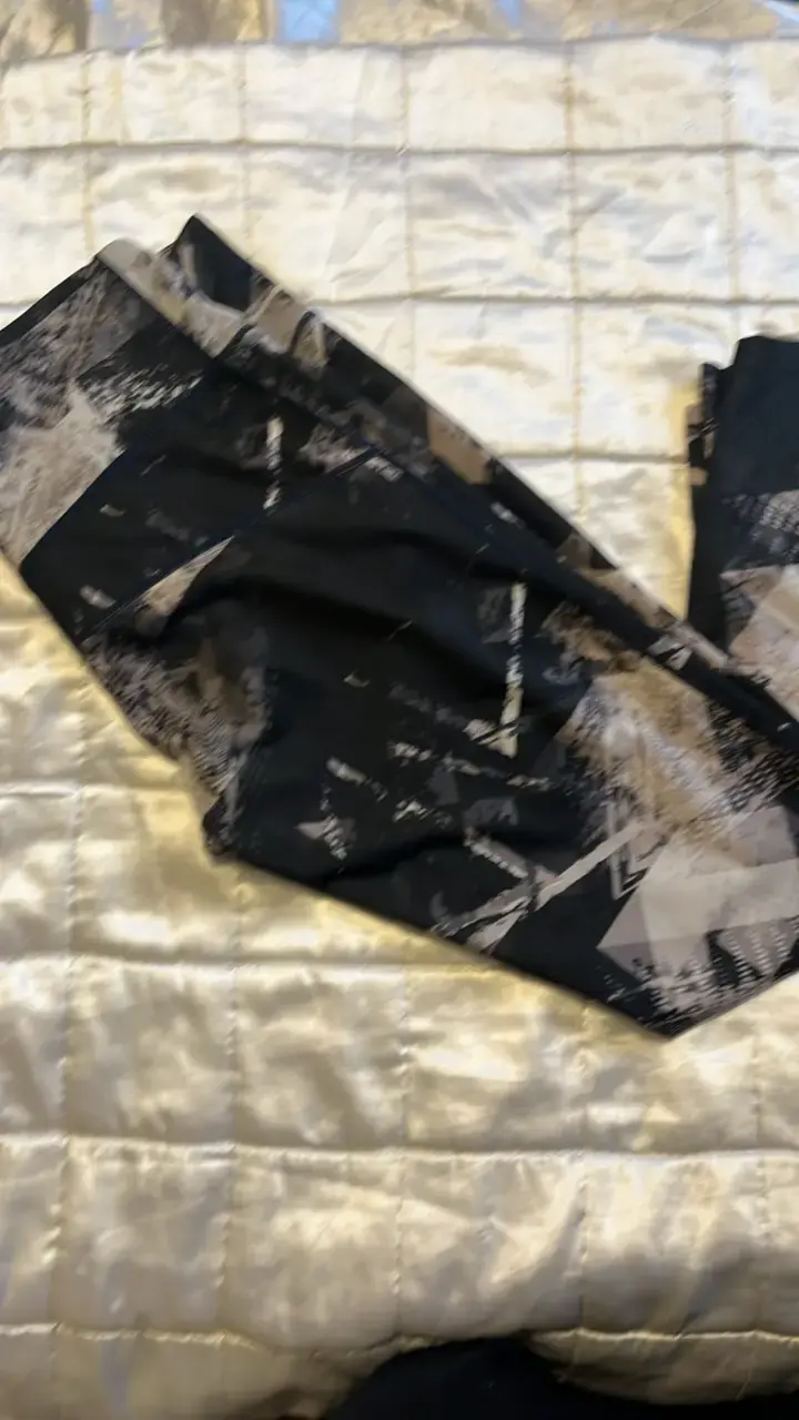 Leggings deportivos estampados en tonos oscuros - 2
