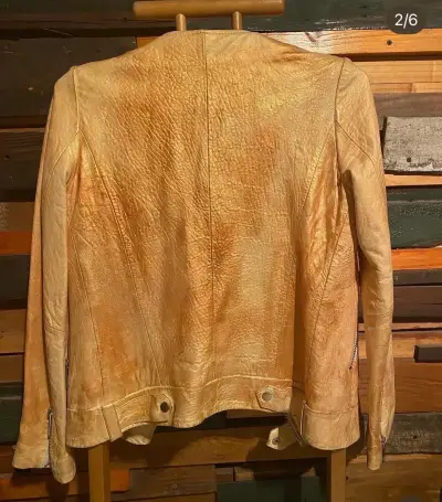 Chaqueta de cuero dorada para mujer - miniatura 3