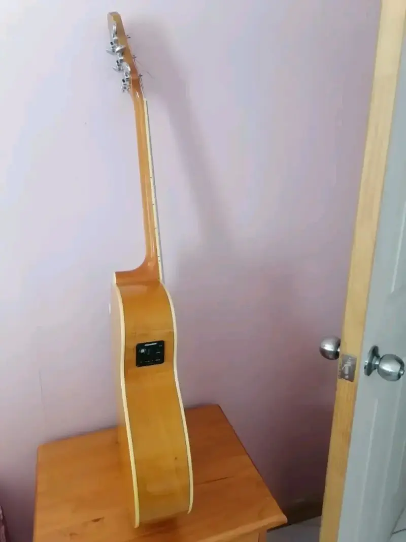 Guitarra acústica Palmer color miel - 2
