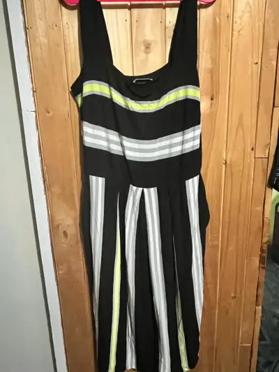 Vestido de rayas negro y blanco para mujer - miniatura 1