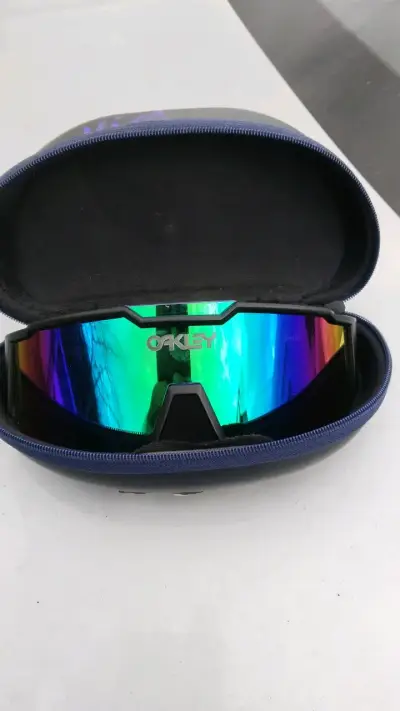 Gafas de Sol Deportivas Oakley con Estuche - miniatura 1