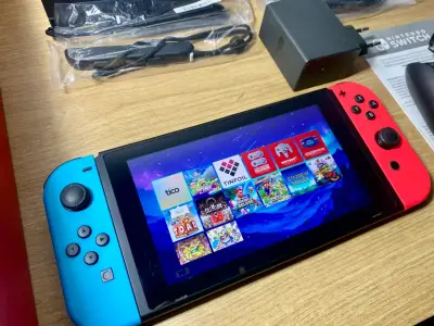 Consola Nintendo Switch con Joy-Con Azul y Rojo - miniatura 2