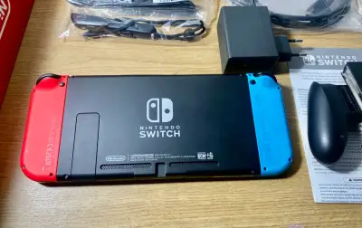 Consola Nintendo Switch con Joy-Con Azul y Rojo - miniatura 5