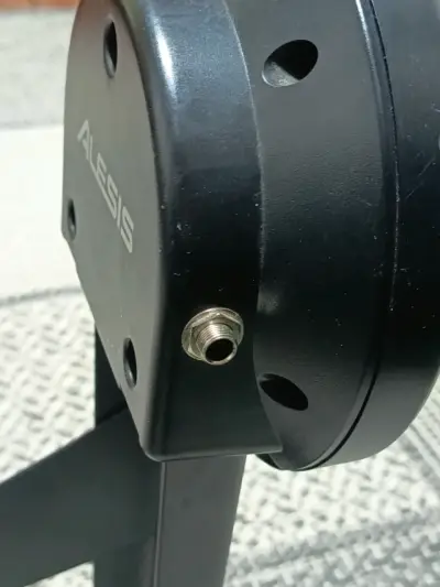 bombo Alesis como nuevo - miniatura 4