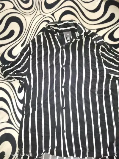 Camisa a rayas blancas y negras H&M - miniatura 1