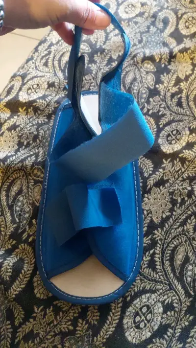 Sandalia ortopédica azul para adulto - miniatura 4