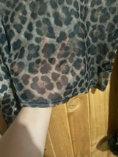 Blusa de malla con animal print - miniatura 2