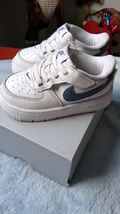Zapatillas deportivas blancas para niños Nike - miniatura 1