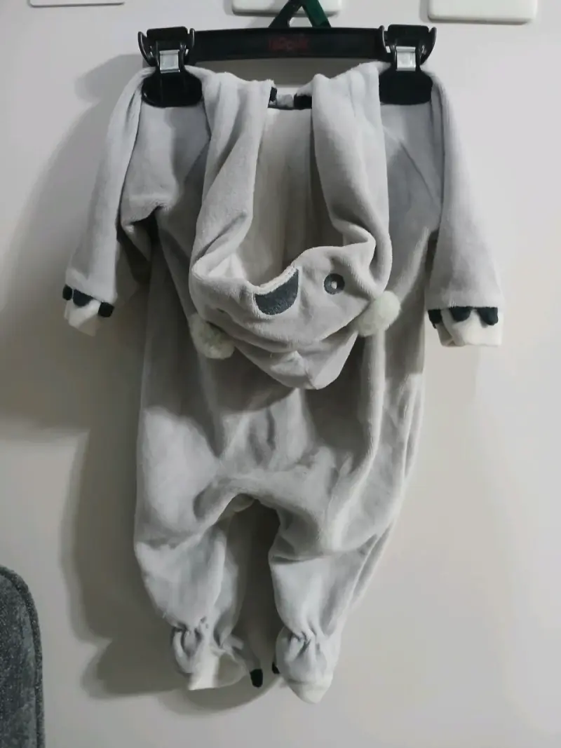 Enterito de bebé gris con diseño de koala Pillin - 3
