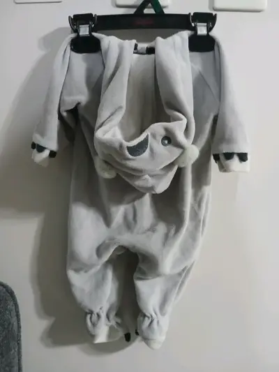 Enterito de bebé gris con diseño de koala Pillin - miniatura 3