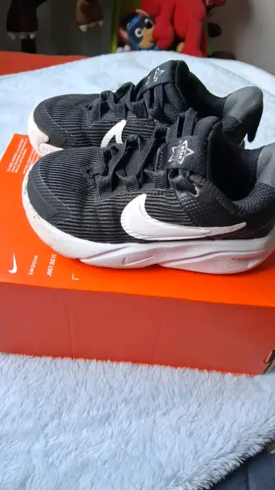 Zapatillas deportivas negras Nike para niños - miniatura 1