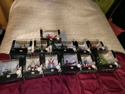 Colección de Figuras Marvel en Caja Original - miniatura 2