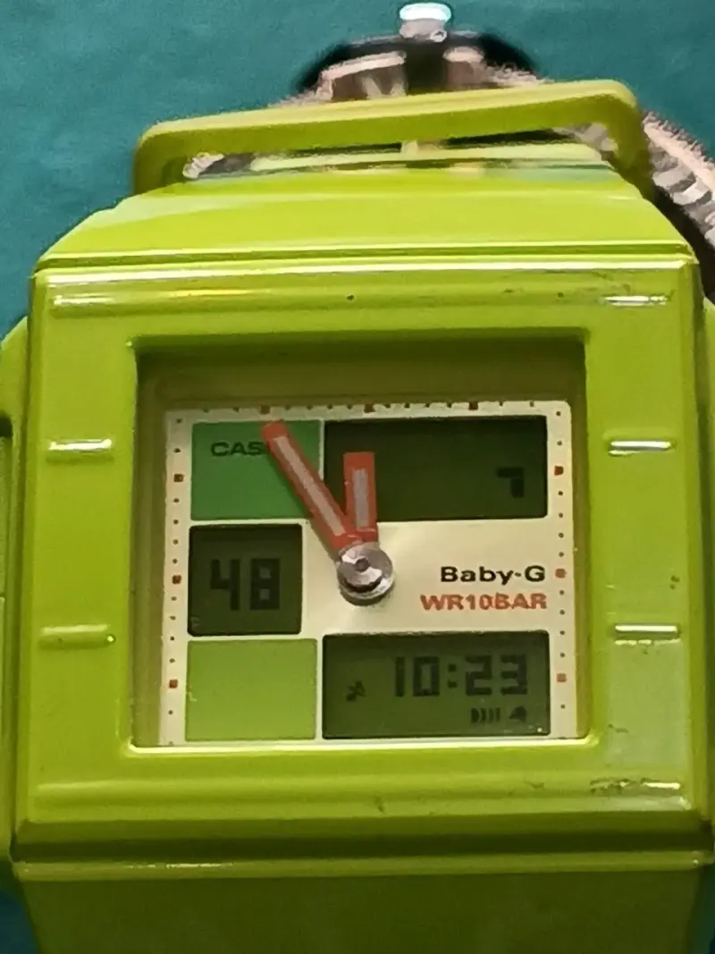 Reloj Casio Baby-G Verde Resistente al Agua - 2
