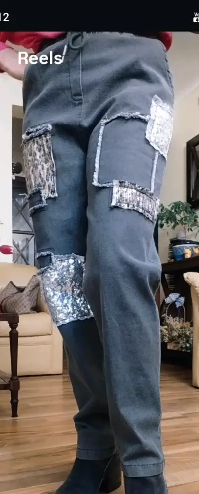 Pantalones de mezclilla con parches decorativos - miniatura 1