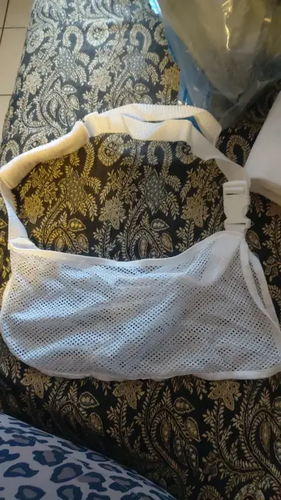 Cabestrillo de malla blanco para brazo - miniatura 1