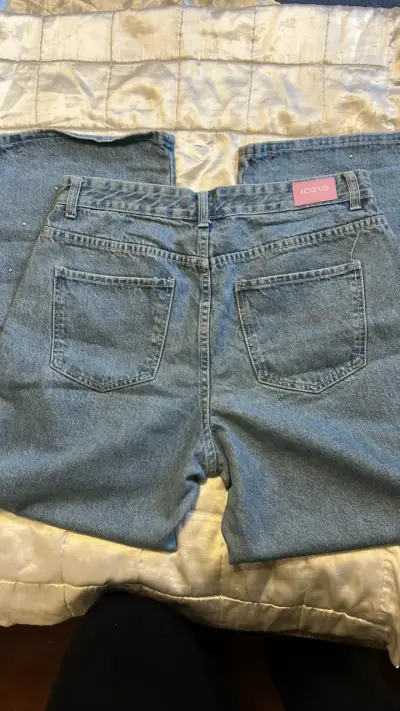Jeans de mujer con detalles de perlas - miniatura 2