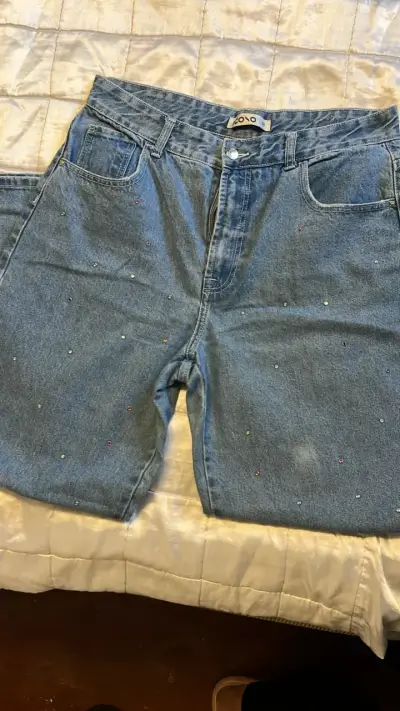 Jeans de mujer con detalles de perlas - miniatura 3