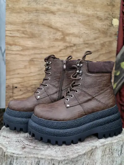 Botas de cuero marrón con plataforma gruesa - miniatura 1