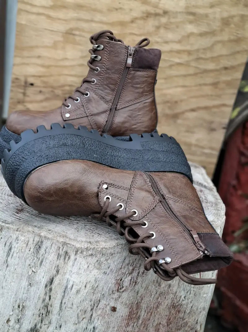 Botas de cuero marrón con plataforma gruesa - 2