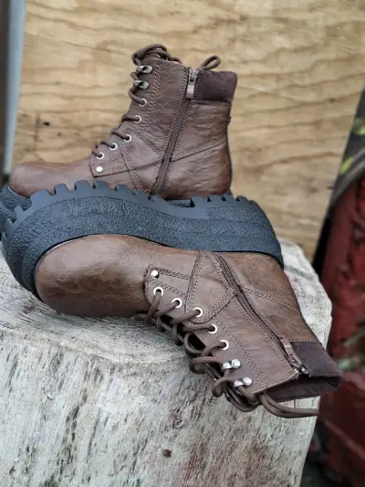 Botas de cuero marrón con plataforma gruesa - miniatura 2
