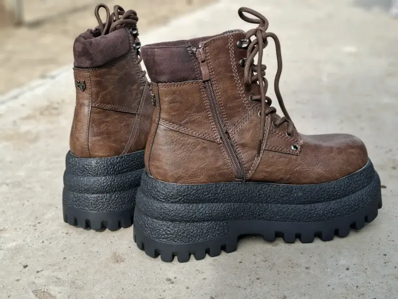 Botas de cuero marrón con plataforma gruesa - 4