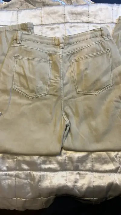 Pantalones cargo beige en buen estado - miniatura 2