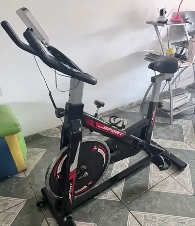 Bicicleta estática Sport con monitor digital - miniatura 1