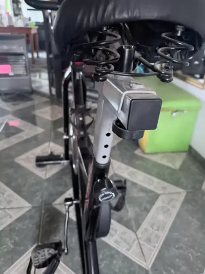 Bicicleta estática Sport con monitor digital - miniatura 3