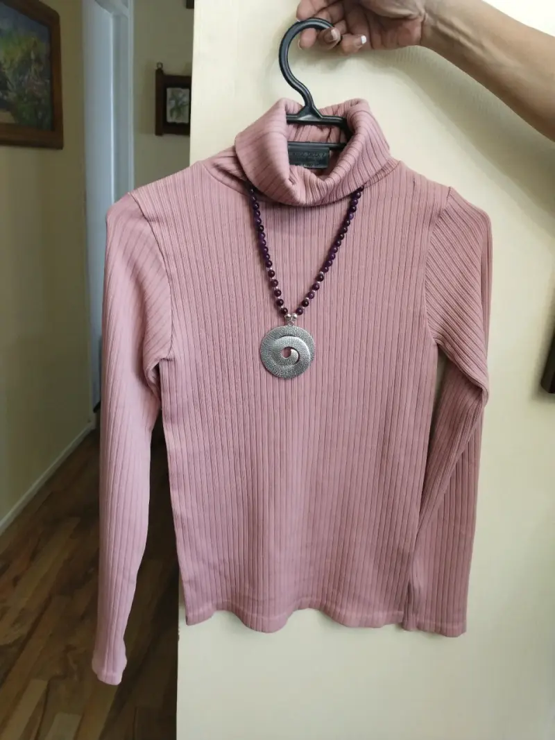 Suéter rojo de cuello alto para mujer - 3