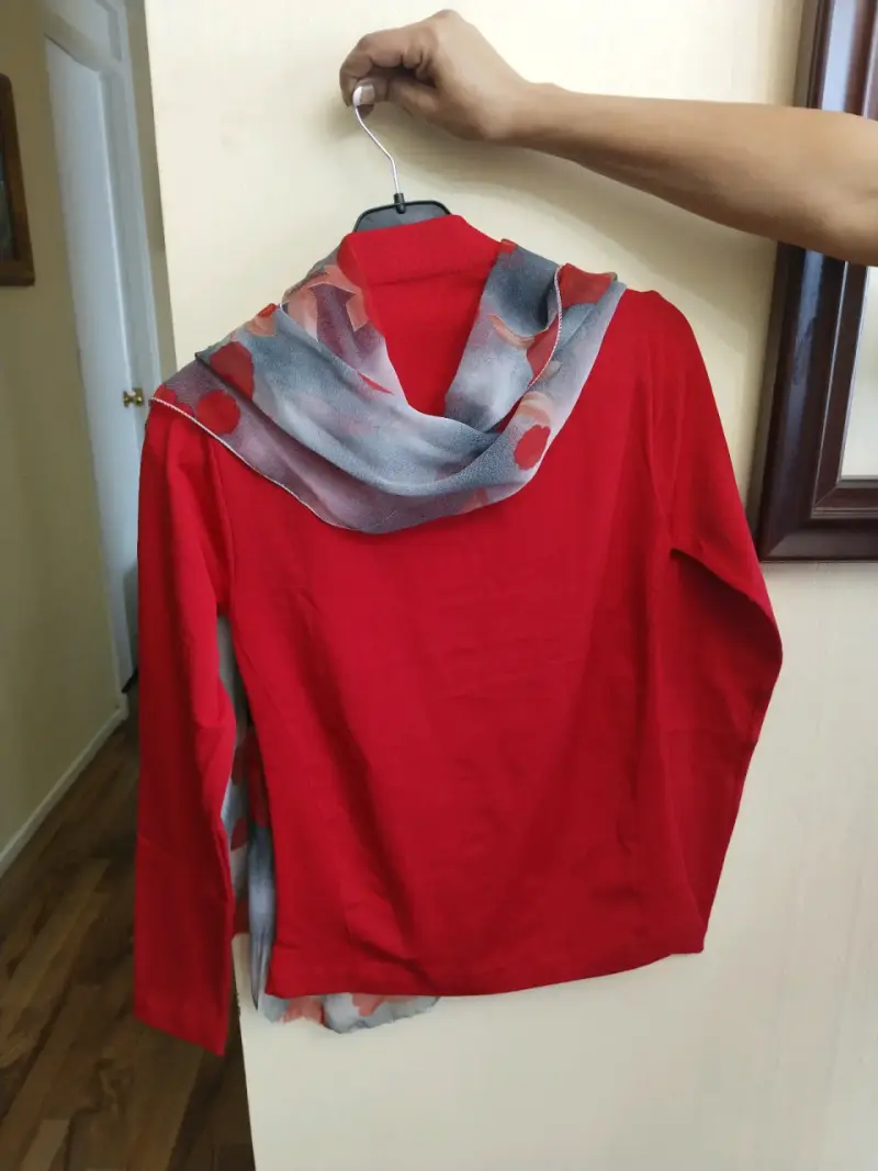 Suéter rojo de cuello alto para mujer - 5