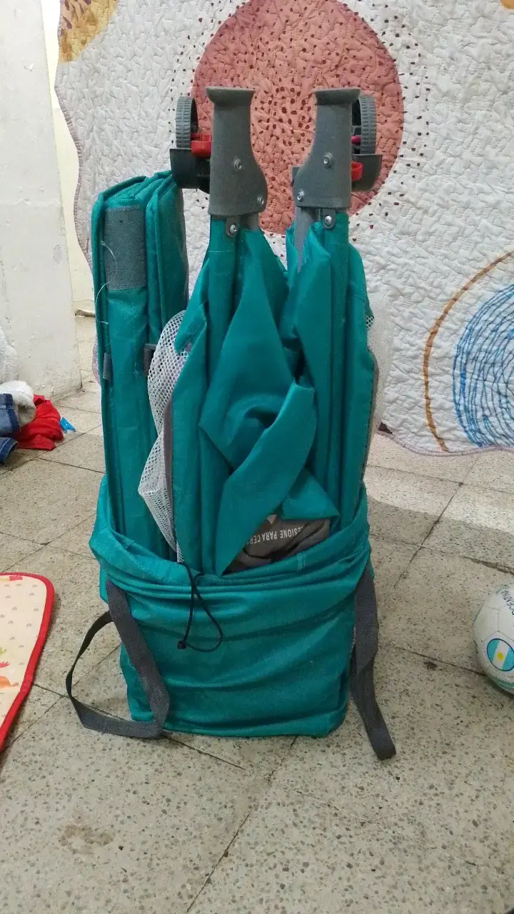 Corr de bebé plegable verde con bolsa de transport - 2