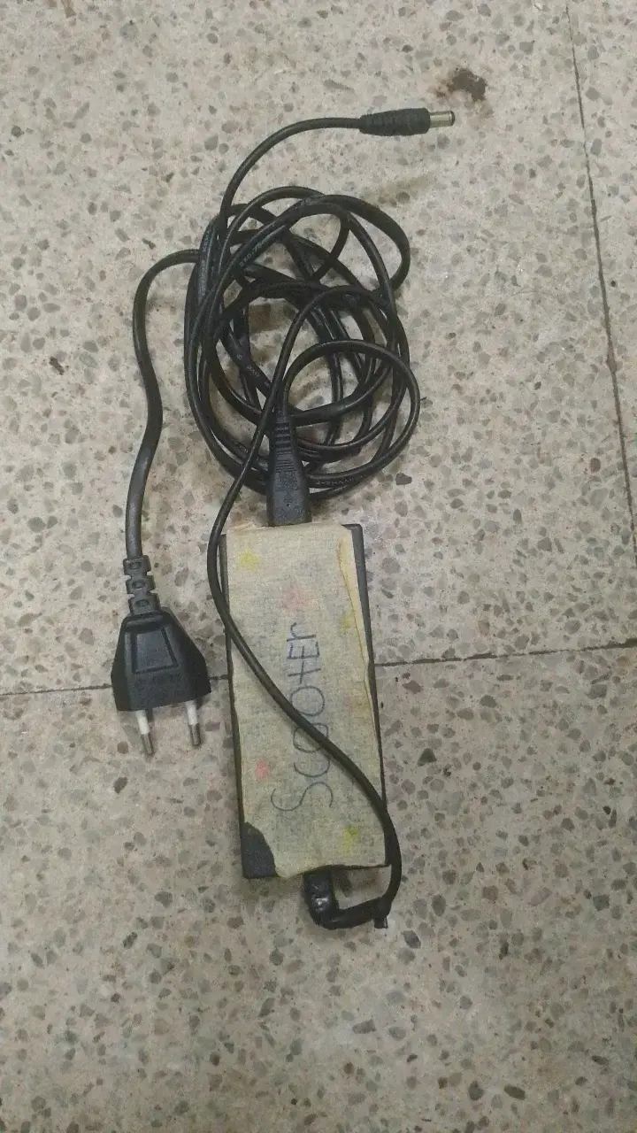 Cargador para scooter eléctrico - 2