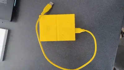 Disco Duro Externo 4TB USB 3.0 Amarillo - miniatura 1